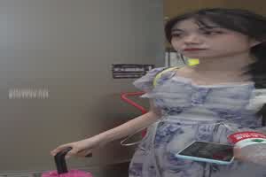 偷拍漫展气质美女的底裤，纯朴的小内裤儿  背景图片