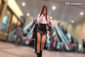 真‧偷拍神人!!高级相机在手 石榴裙下的任何秘密一个都不漏! 123  背景图片