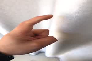 绿帽男躲窗帘看着老婆被别人玩，'你戴套啊，真怀孕了他妈谁负责任_，老公在一旁看得贼爽，溜出来近拍！  背景图片