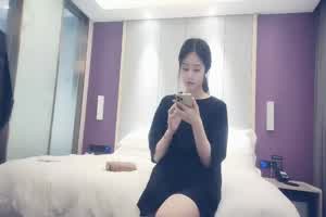 极品寻花长相文静马尾辫妹子，特写深喉硬了直接抱起来操，拉着双手后入撞击屁股  背景图片