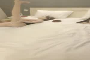 成人店老板娘也想体验激情做爱  背景图片