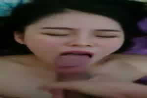 人妻非要我射嘴里  背景图片