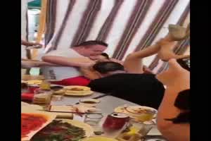 【真实聚会系列】同学，同时聚餐！年纪越大玩的越骚！看完还敢让你对象去聚餐吗？  背景图片