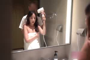 美乳新人小月醉后乱性日记  背景图片