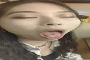 骚浪贱反差母狗唇钉自拍  背景图片