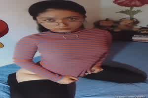 调教高颜质美女小母狗跪舔深喉鸡巴  背景图片