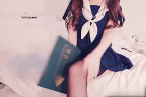 妹妹庆祝毕业回家马上自慰  背景图片