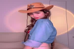 星国辛尤里 淫乱牛仔完整版  背景图片