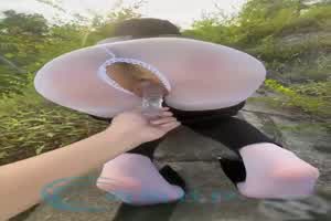 【60分原创户外】拉着气质姐姐铁路旁裤里丝双洞齐插，晚上又到树林母狗调教  背景图片