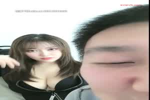 和摄影师互动啪啪黑丝爆乳美到窒息精彩非凡  背景图片