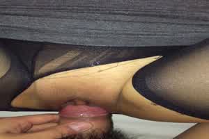 性感成熟御姐约到酒店疯狂做爱，女的阴毛很茂盛，性欲一定很强  背景图片