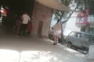 城中村无套爆艹长腿少妇：说你们这些人不带套我好怕，又被无套内射了，舒服。  背景图片