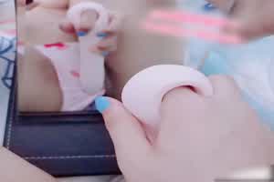 白袜袜格罗ㄚ 水嫩近距离粗水晶  背景图片