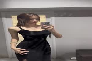 极品骚货性爱流出  背景图片