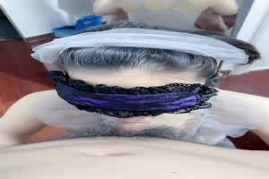 柜姐人妻跪在地上乖乖吃鸡  背景图片