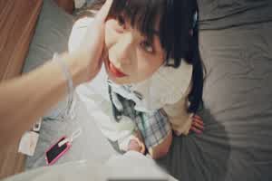 女神爱肉棒性爱肉便器 双马尾萝莉花式做爱  背景图片