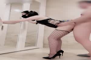 第三部 黑色皮衣  背景图片