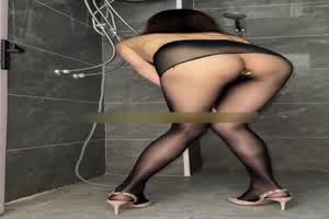 肛塞浴室喷潮  背景图片