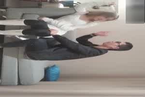 很漂亮的小姐姐，有点不高兴1  背景图片