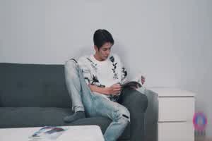 英文学习动力不够？说干就干！用身体认真学英文  背景图片