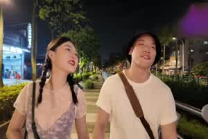 清纯美丽女大生深喉被大屌各种玩肏  背景图片