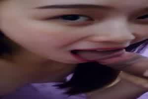 清纯正妹伺候男友口交后做爱  背景图片