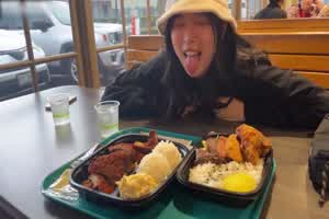 李艾 爆乳女友vlog出游开房激情啪啪  背景图片