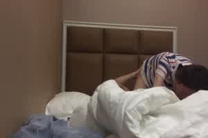 自购推特约炮大神-又跟女粉出来约炮了，她特别喜欢69，互舔了几分钟才开始操，骑乘特别喜欢被猛干  背景图片