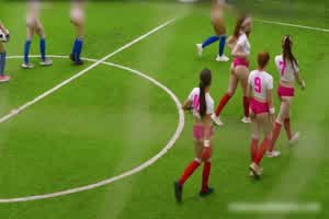 【情色奥运】百合足球运动会舔逼摩擦整个场都是骚的  背景图片