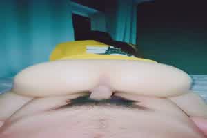 骑在弟弟肚子上  背景图片