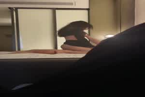 妹妹女上位自己摇到高潮。有想体验的兄弟吗  背景图片