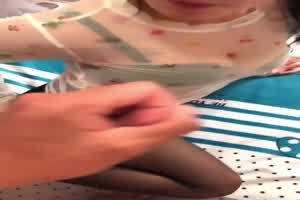 丰满可爱双马尾学生妹  背景图片