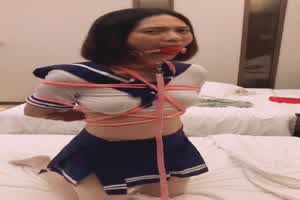 SM捆绑调教白丝高中生  背景图片