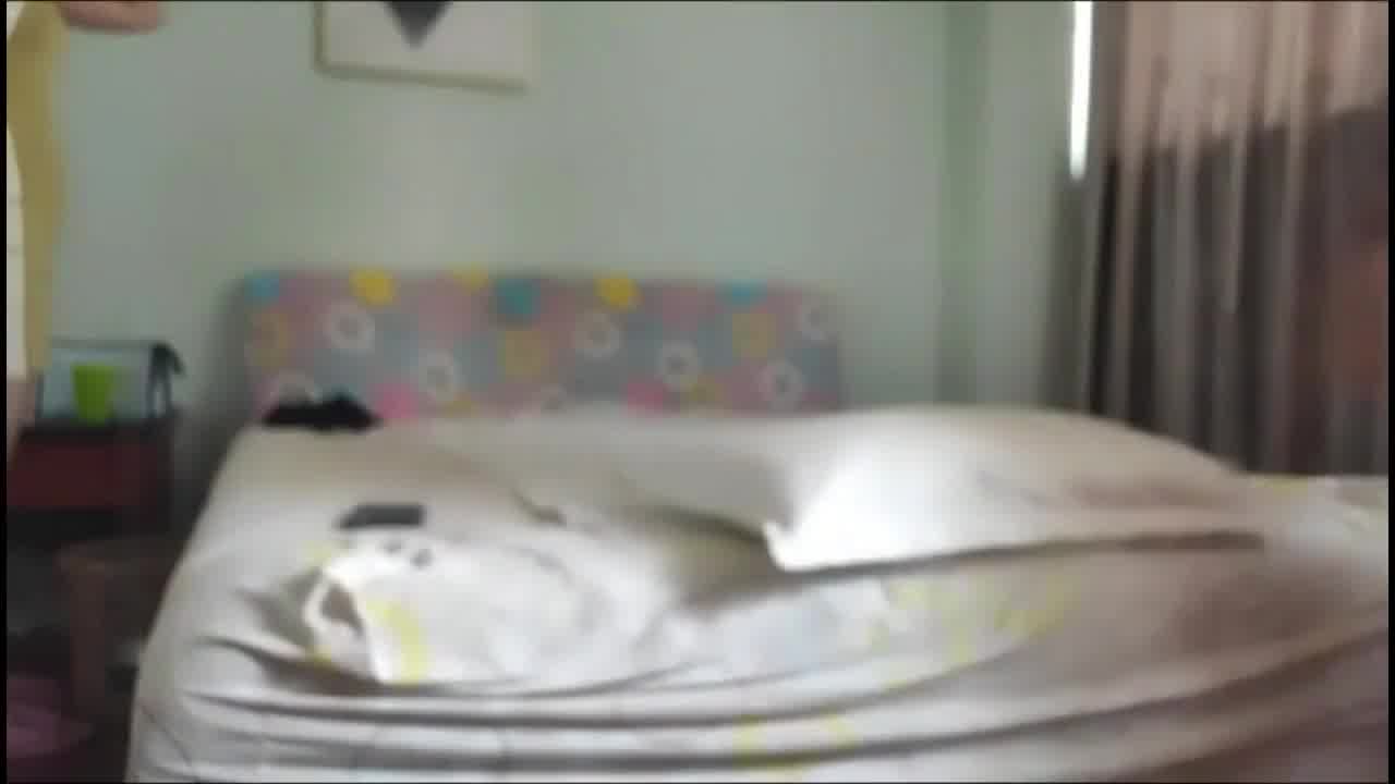  莞式一条龙服务，老哥比较挑食，选妃全过程，口交，毒龙，漫游，老哥怒操骚穴，怼的嗷嗷乱叫。 的剧照7