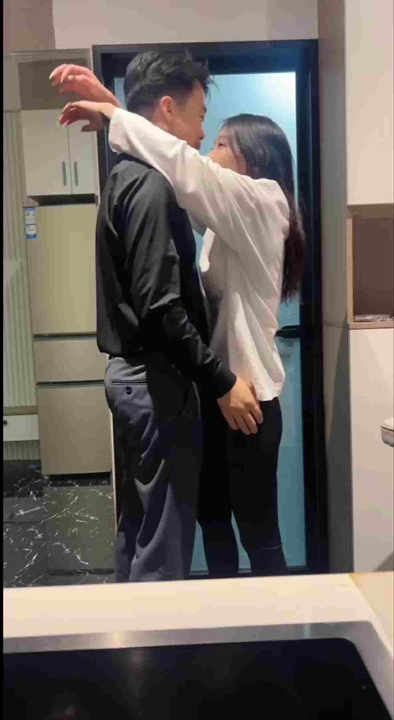  跟风前期特别火的开关灯 随抖音风潮搞了个 真刺激 的剧照4