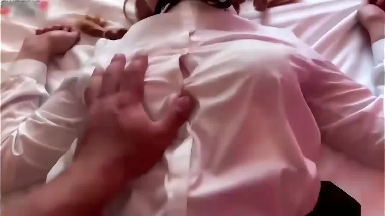  束缚捆绑调教，火辣女仆，后入丰臀边操边打 的剧照4