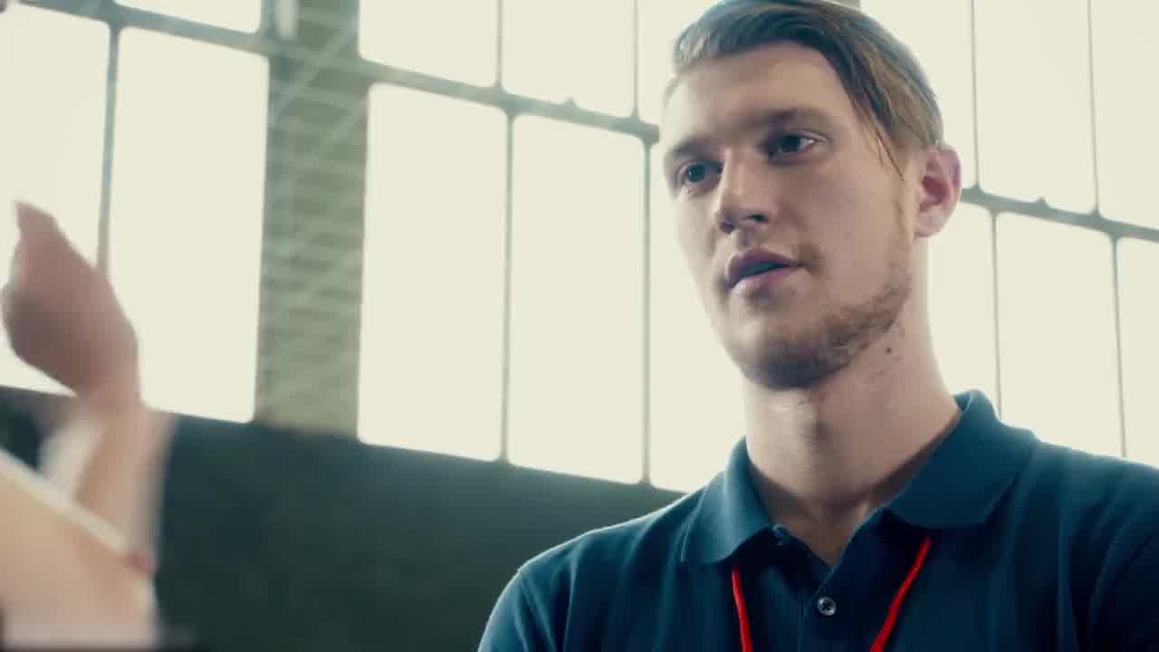  【情色奥运】晚上与足球教练来一炮 的剧照1