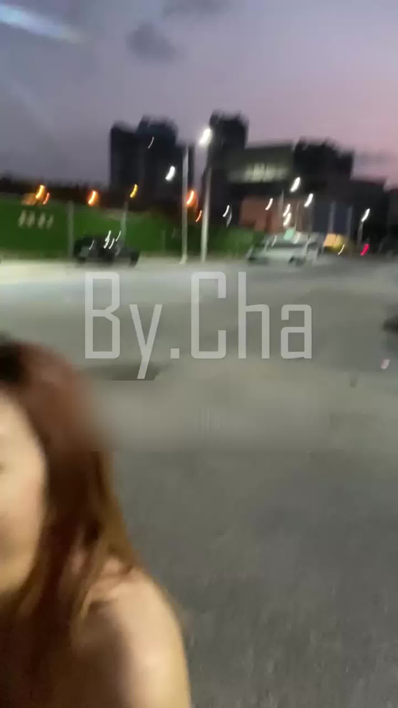  【母狗实名认证】广州金铂壹号业主[吴晗]被知名金主[查小理]停车场野战视频曝光！长相清纯甜美带有骚气 的剧照8