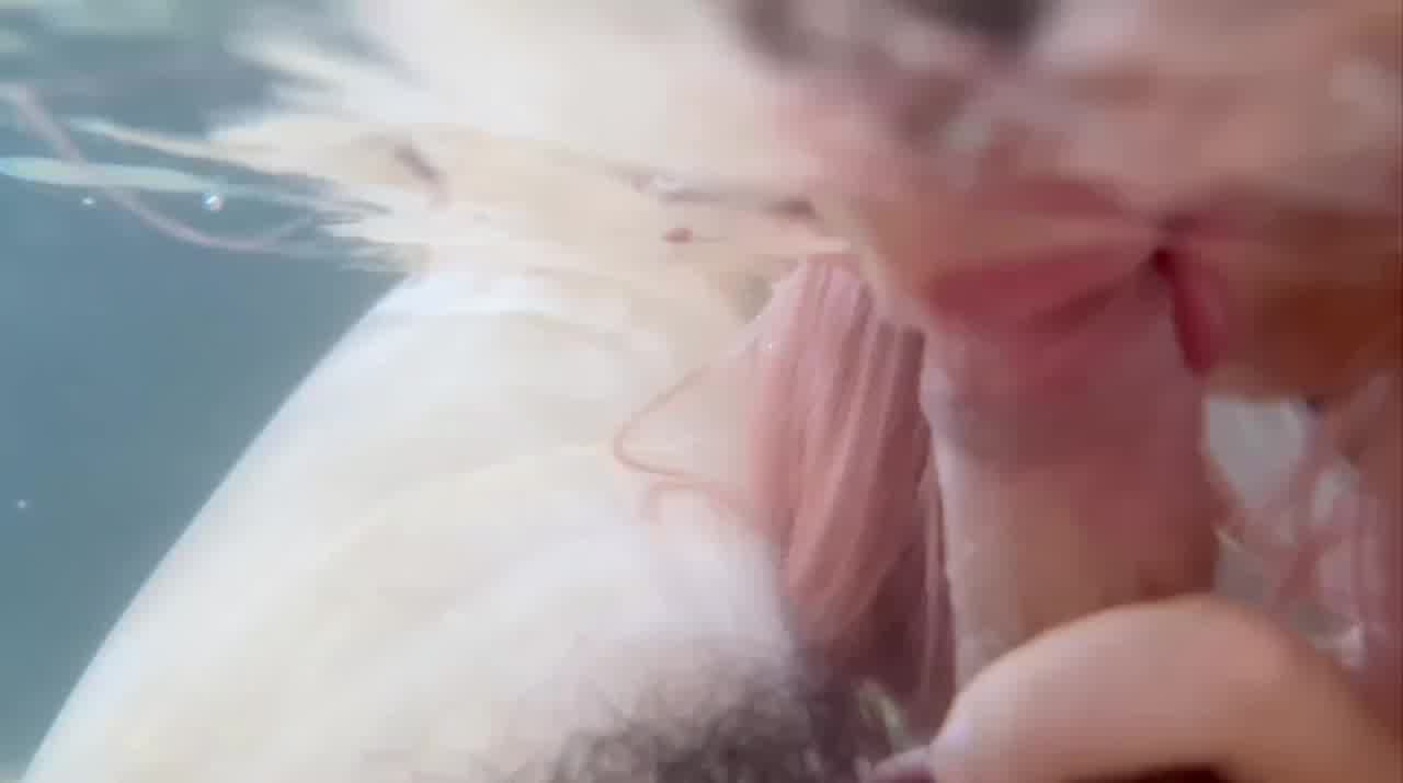  原创 樱花小猫 极品白虎在浴缸里自慰玩小穴，于是狠狠地中出她 的剧照9