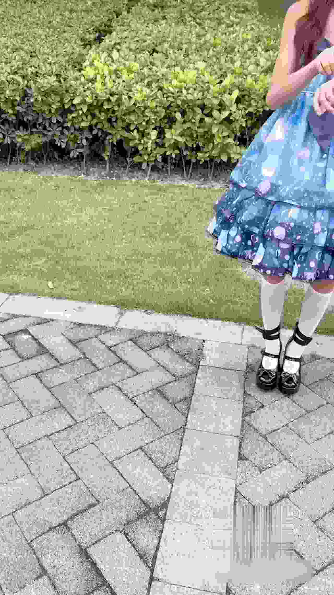  这小萝莉可真带劲，直接楼梯间给中出 的剧照2