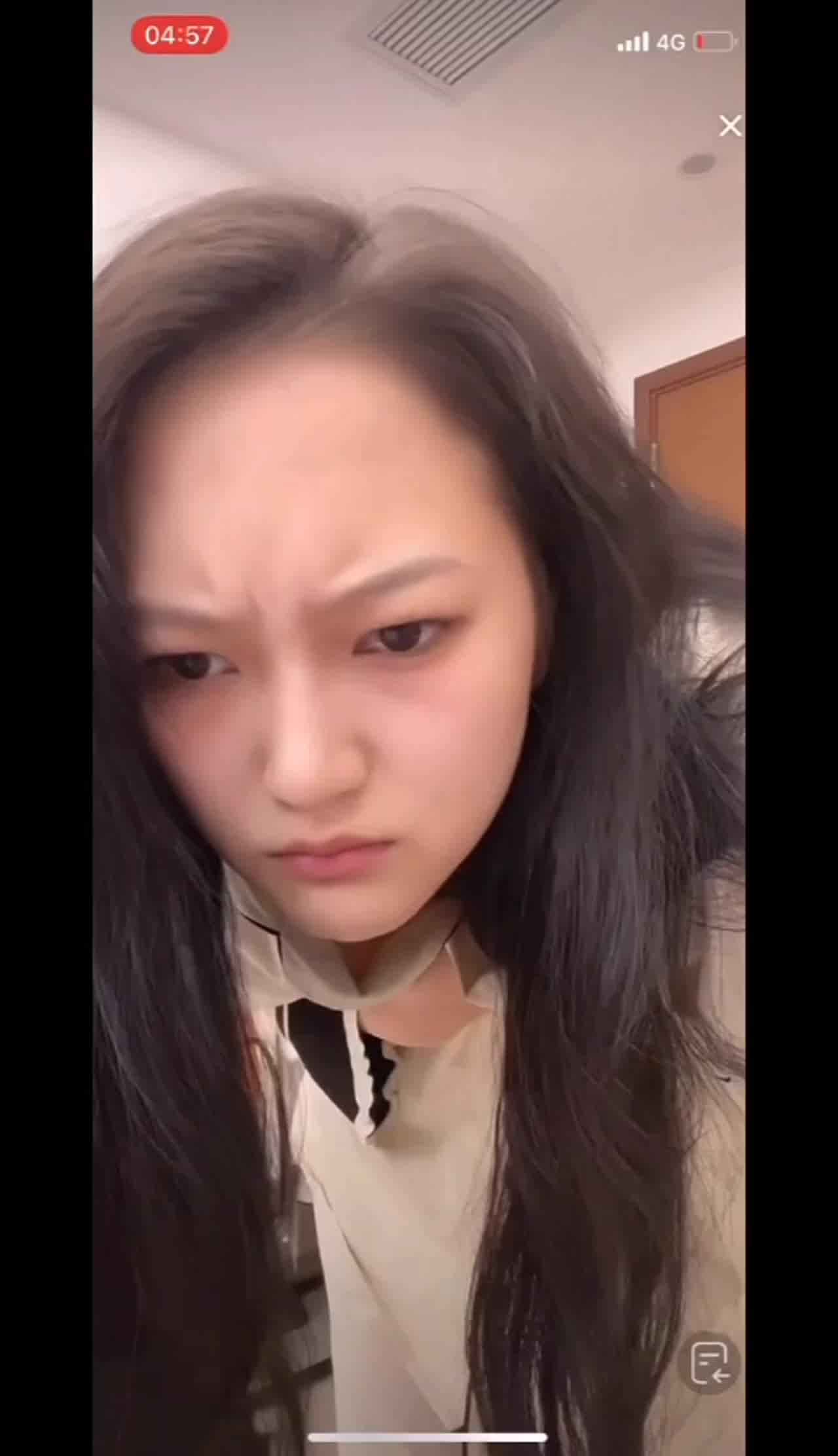  抖音快手露脸走光-颜值美女 的剧照4