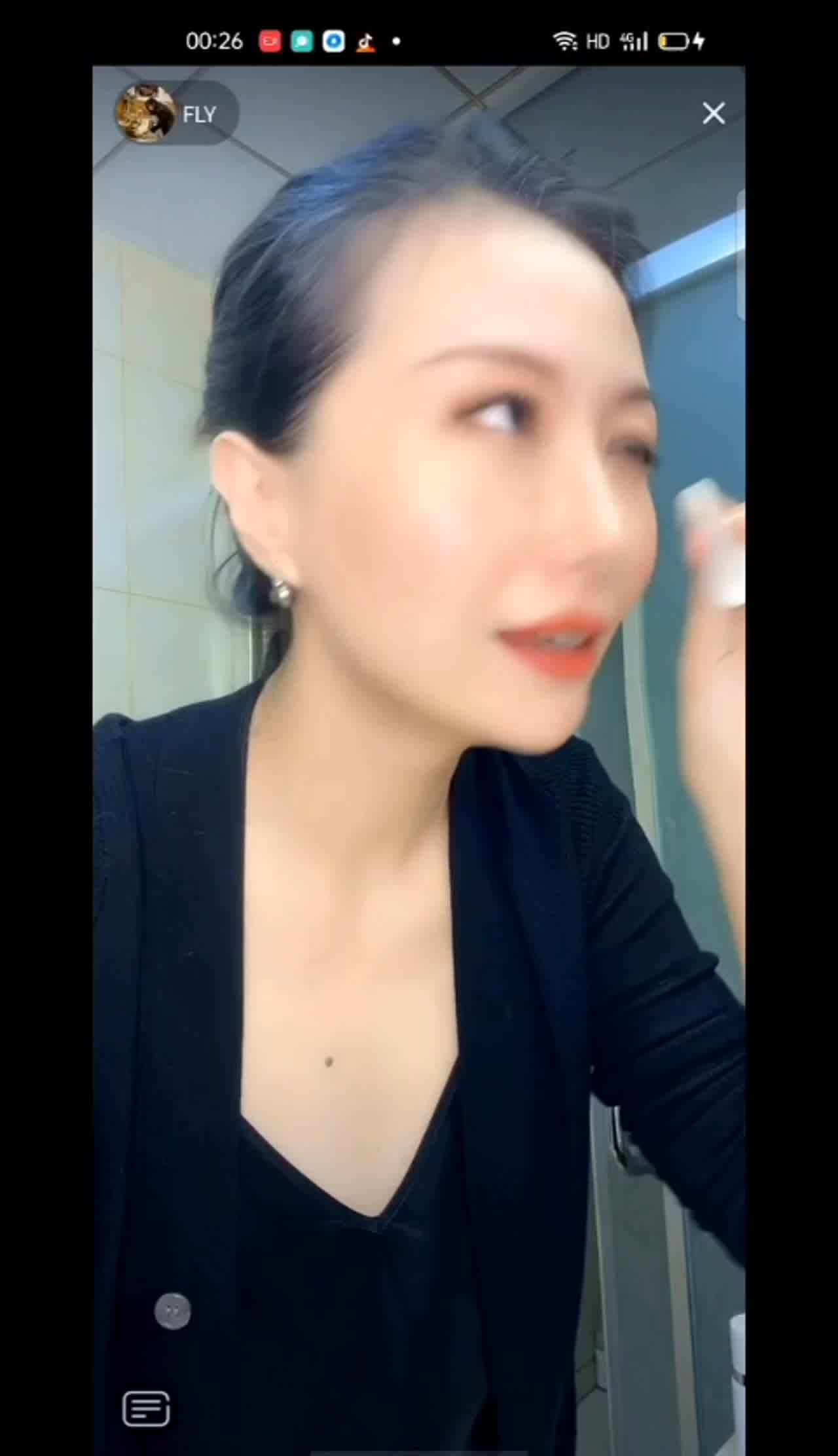  抖音快手露脸走光-颜值美女 的剧照9