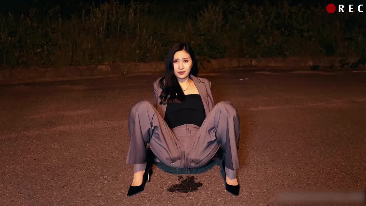  mari_wam_ 野外漏尿失禁 的剧照6