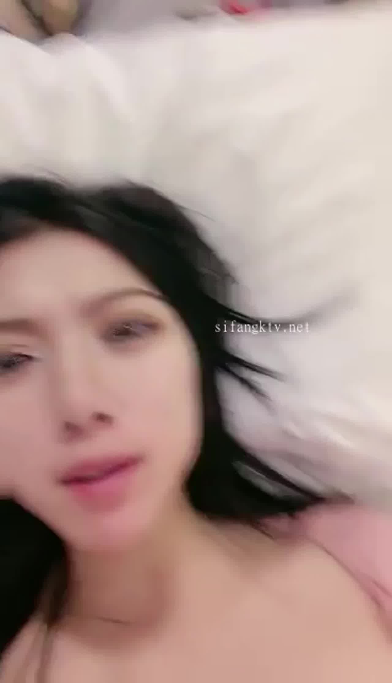  顶级车模【小葡萄】女神被榜一大哥无套内射喊爸爸求操 的剧照5