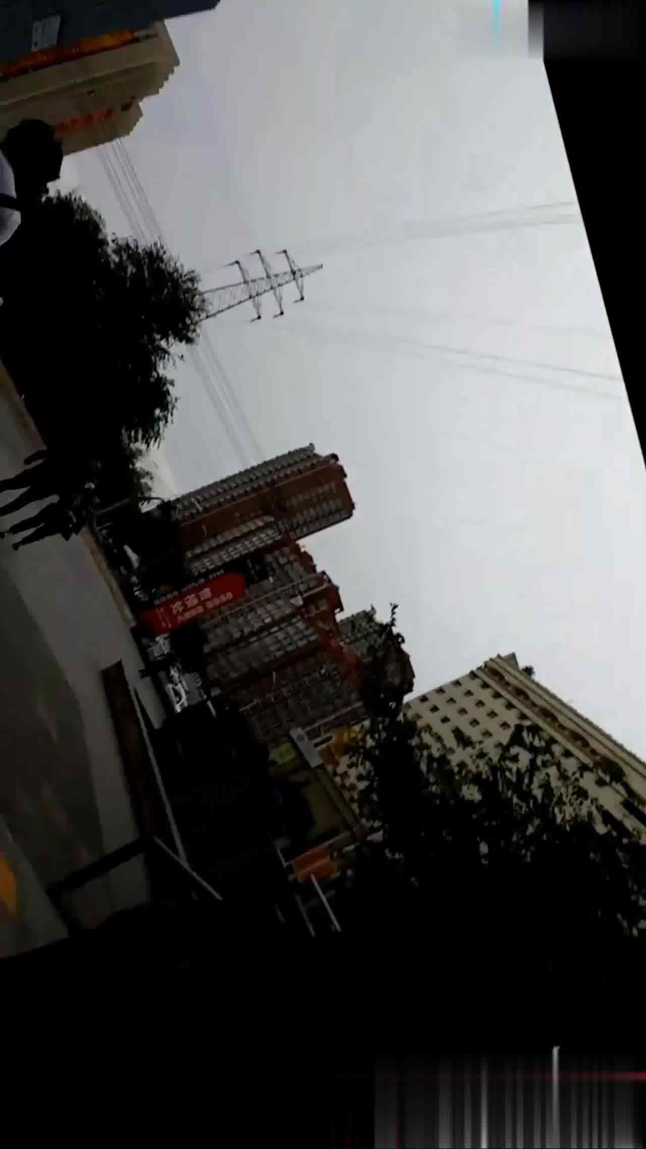  街射小萝莉玩的刺激 的剧照10