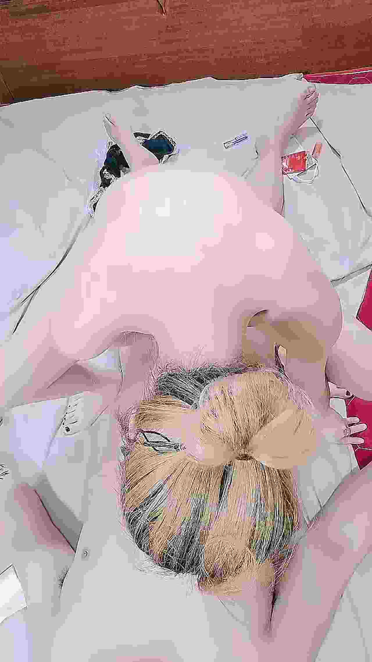  高跟诱惑无毛白虎让大哥无套爆草骚穴，浪叫呻吟好骚啊 的剧照2