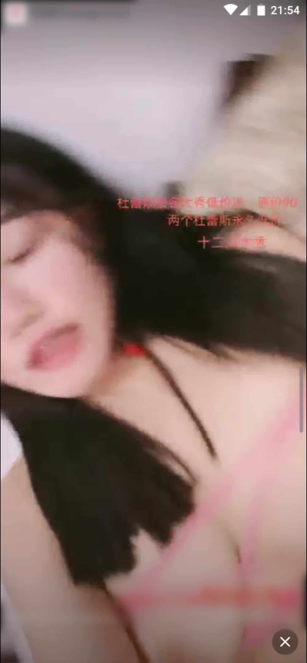  小骚猫在楼梯自慰销魂淫叫不怕邻居发现 完整版 的剧照1