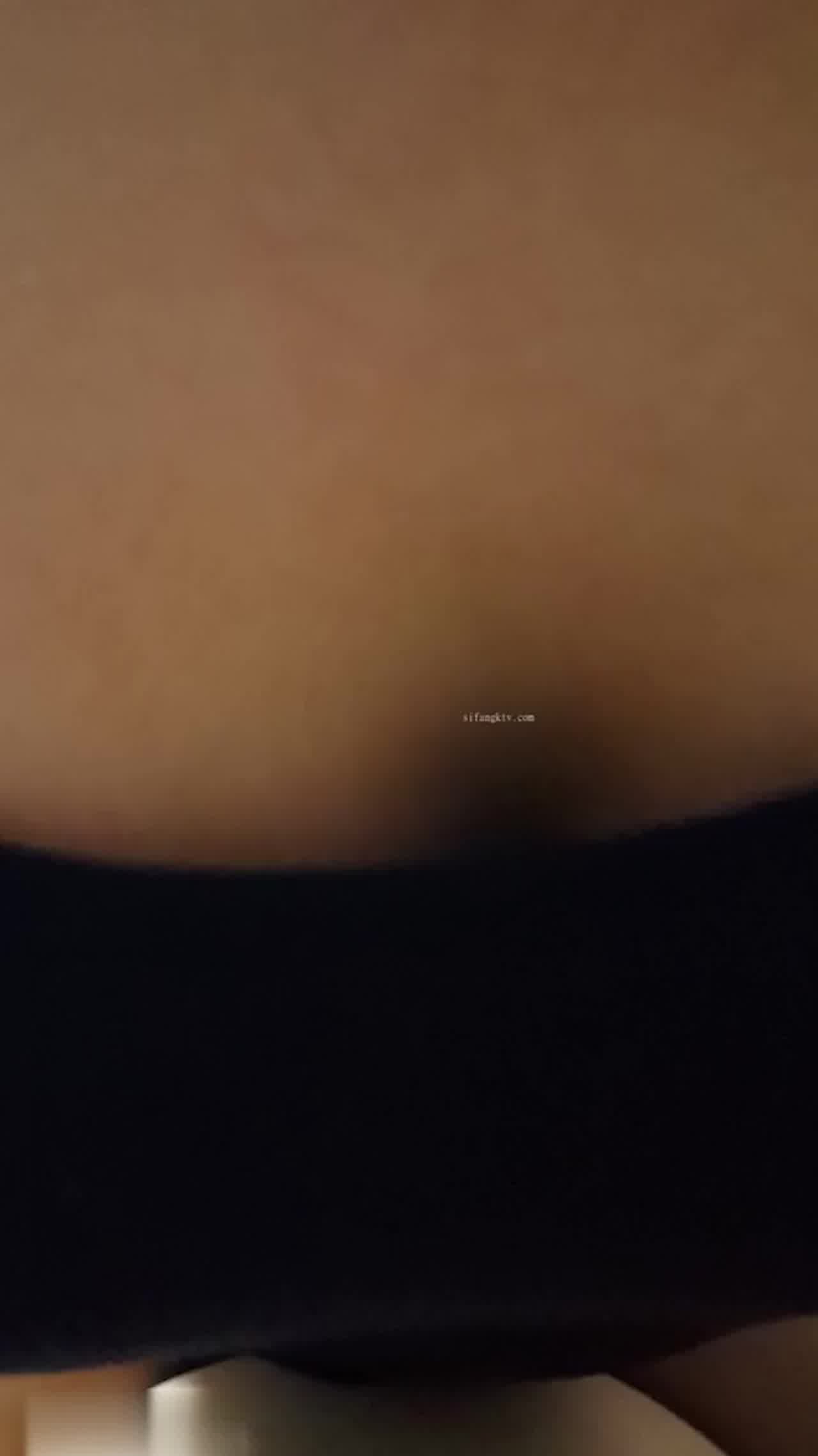  韩国情侣泄密大二反差婊小姐姐和男友打炮的视频分手后被曝光 的剧照2