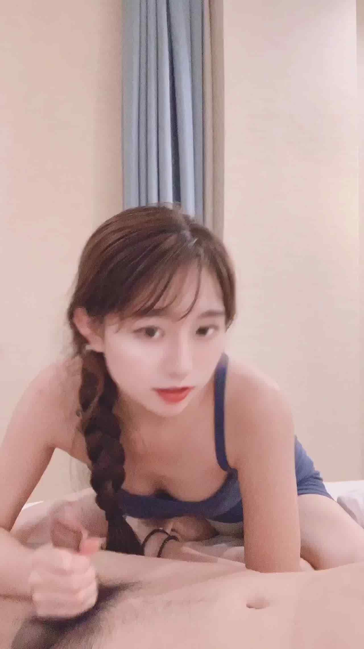  91女神 不见星空 帮粉丝打飞机 短视频 的剧照8