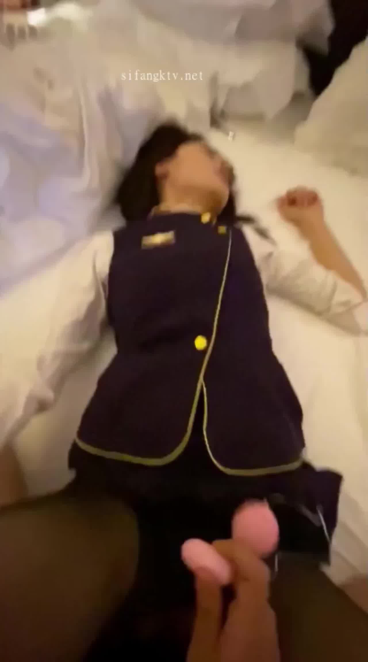  土豪包养空姐性爱自拍外流极品身材反差婊狂操拜金女 的剧照7